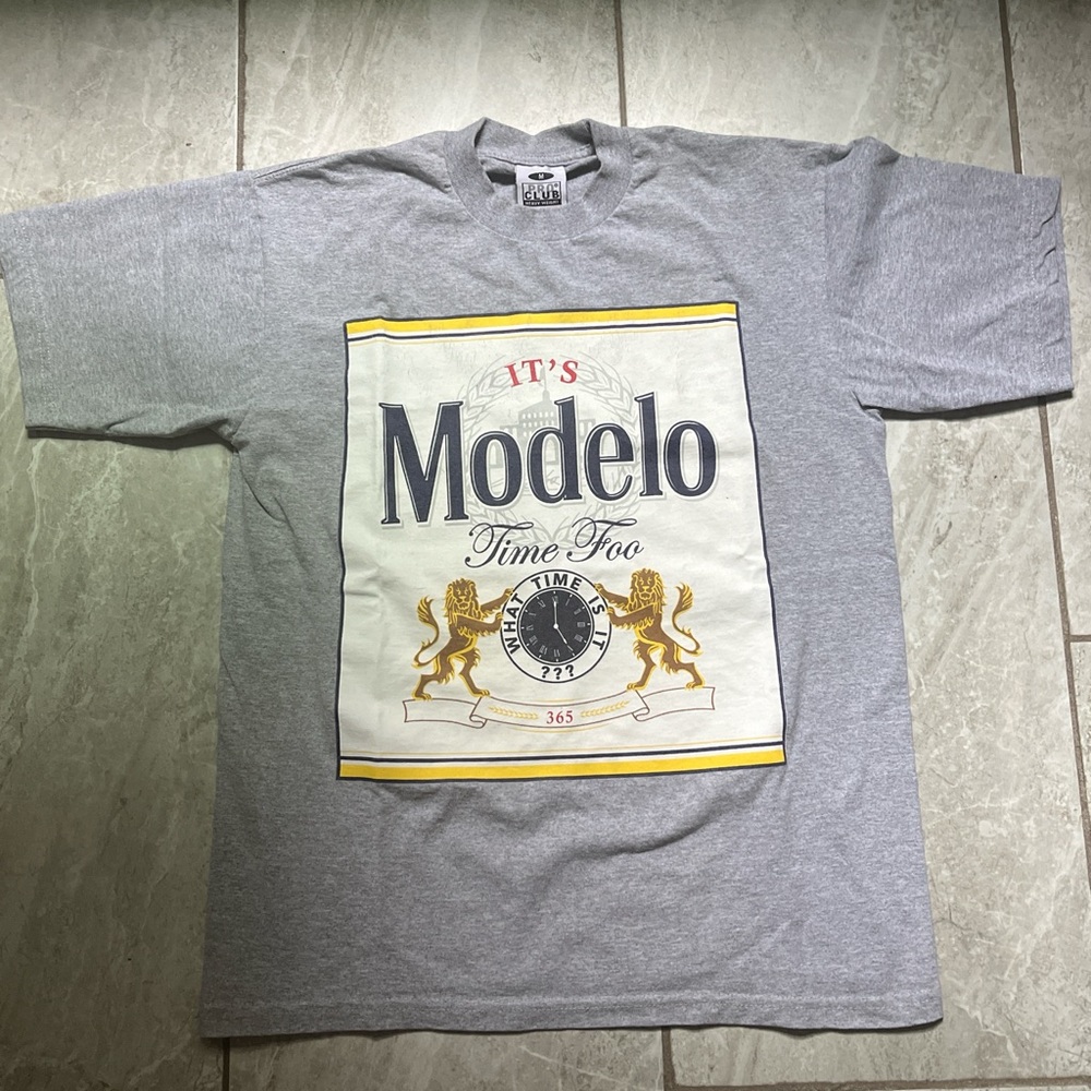 ModelCo Gray Graphic T-Shirt